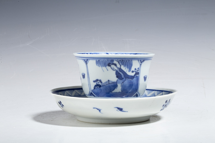 古玩陶瓷清晚·青花仕女瑞犬圖杯碟拍賣，當(dāng)前價(jià)格3800元