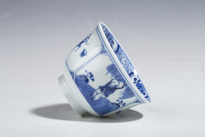 古玩陶瓷清晚·青花仕女瑞犬圖杯碟拍賣，當(dāng)前價(jià)格3800元