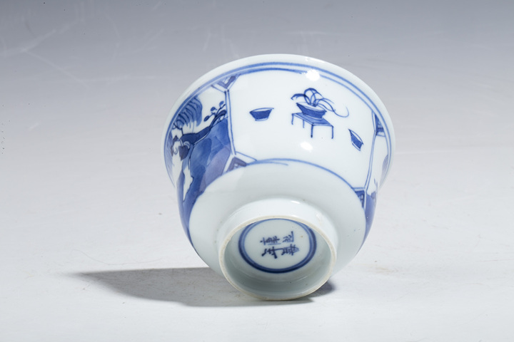 古玩陶瓷清晚·青花仕女瑞犬圖杯碟拍賣，當(dāng)前價(jià)格3800元