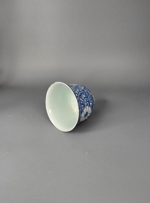 古玩陶瓷清中期青花淡描花卉紋仰鐘杯拍賣(mài)，當(dāng)前價(jià)格1718元