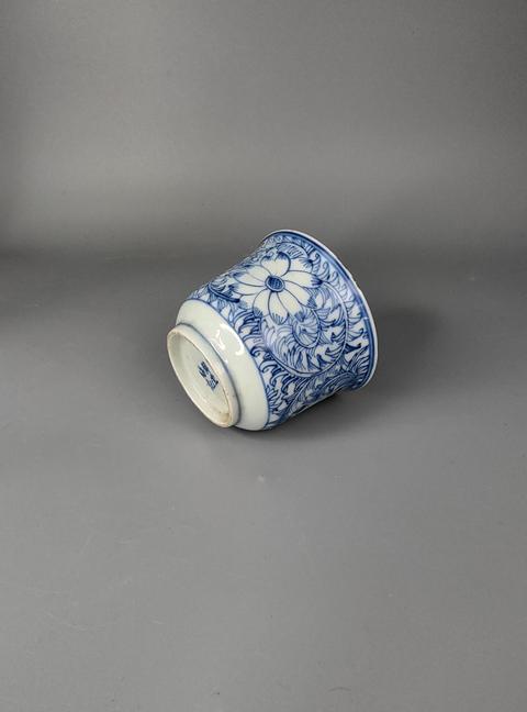 古玩陶瓷清中期青花淡描花卉紋仰鐘杯拍賣(mài)，當(dāng)前價(jià)格1718元