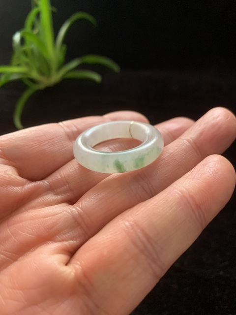 古玩玉器清代天然翡翠雕“素紋環(huán)”拍賣,當(dāng)前價(jià)格3600元