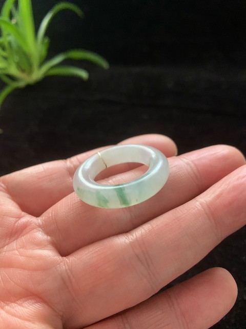 古玩玉器清代天然翡翠雕“素紋環(huán)”拍賣,當(dāng)前價(jià)格3600元