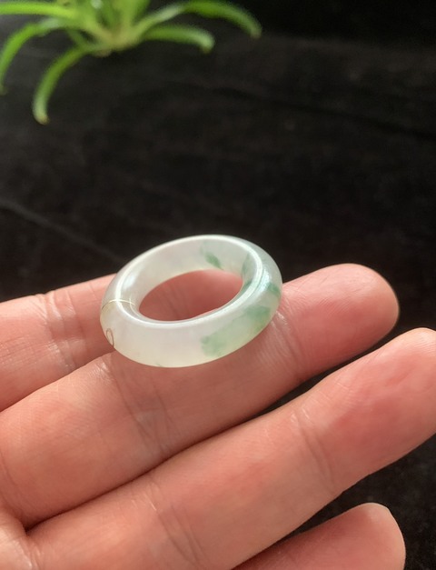 古玩玉器清代天然翡翠雕“素紋環(huán)”拍賣,當(dāng)前價(jià)格3600元