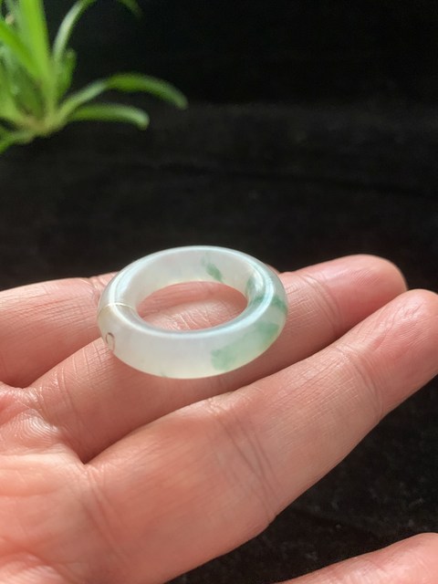 古玩玉器清代天然翡翠雕“素紋環(huán)”拍賣,當(dāng)前價(jià)格3600元