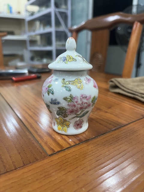 古玩陶瓷粉彩花卉紋蓋罐拍賣,當(dāng)前價(jià)格0元