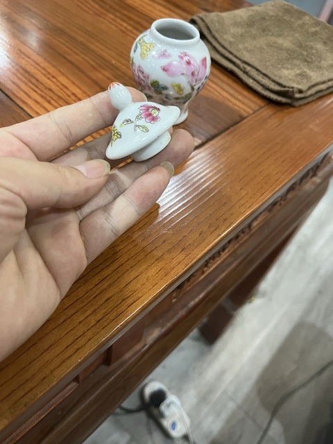 古玩陶瓷粉彩花卉紋蓋罐拍賣,當(dāng)前價(jià)格0元