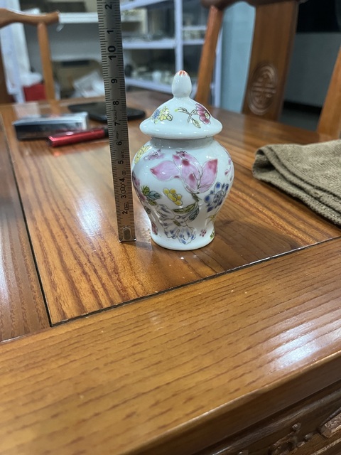 古玩陶瓷粉彩花卉紋蓋罐拍賣,當(dāng)前價(jià)格0元