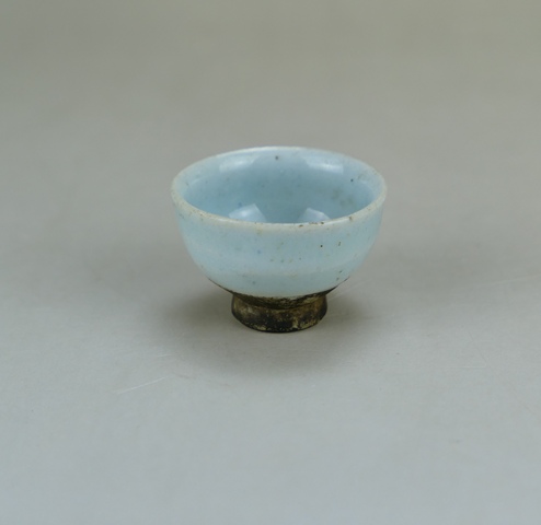 古玩陶瓷元未明初.影青釉小杯(約1368年)拍賣,當前價格33元