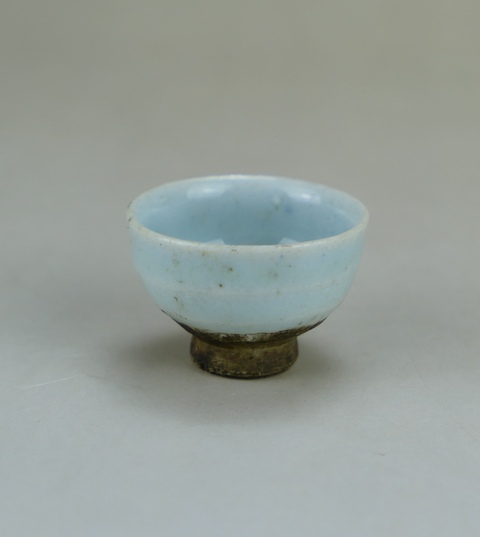 古玩陶瓷元未明初.影青釉小杯(約1368年)拍賣,當前價格33元