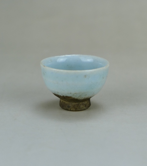 古玩陶瓷元未明初.影青釉小杯(約1368年)拍賣,當前價格33元