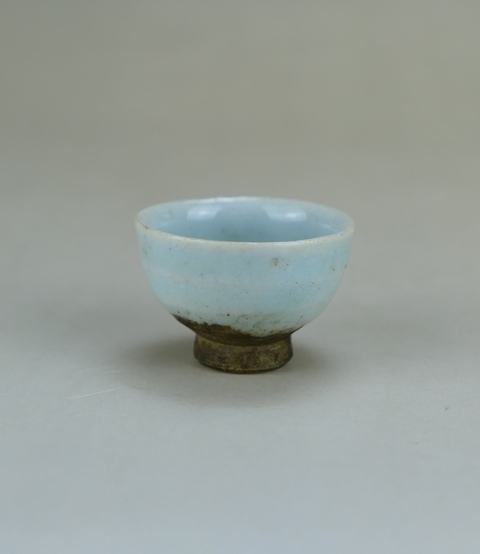 古玩陶瓷元未明初.影青釉小杯(約1368年)拍賣,當前價格33元
