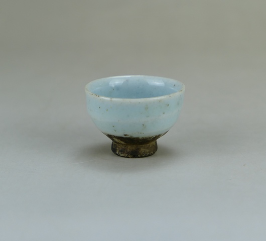 古玩陶瓷元未明初.影青釉小杯(約1368年)拍賣,當前價格33元