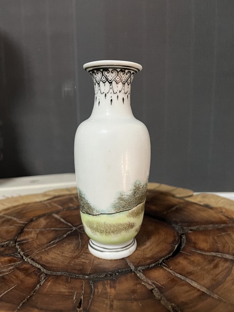 古玩陶瓷（已鑒真）粉彩人物故事紋小瓶拍賣，當前價格800元