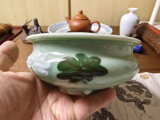 古玩陶瓷豆青釉彩繪花卉紋香爐拍賣，當前價格880元