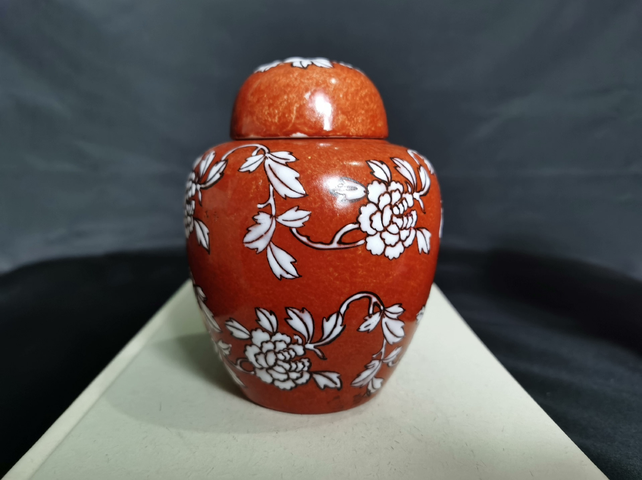 古玩陶瓷【民國 雙底款】紅地花卉紋粉彩蓋罐拍賣,當前價格2599元