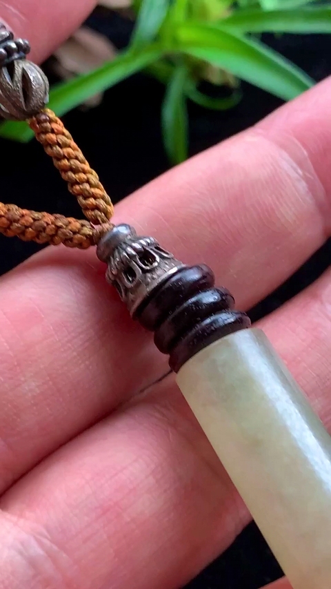 古玩玉器清代天然翡翠“素紋管”拍賣,當前價格4800元