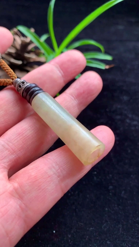 古玩玉器清代天然翡翠“素紋管”拍賣,當前價格4800元