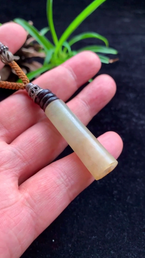 古玩玉器清代天然翡翠“素紋管”拍賣,當前價格4800元