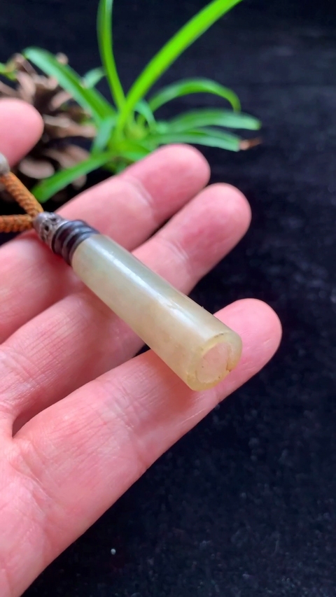 古玩玉器清代天然翡翠“素紋管”拍賣,當前價格4800元