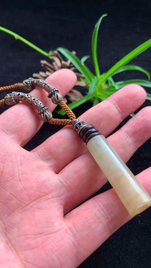 古玩玉器清代天然翡翠“素紋管”拍賣,當前價格4800元