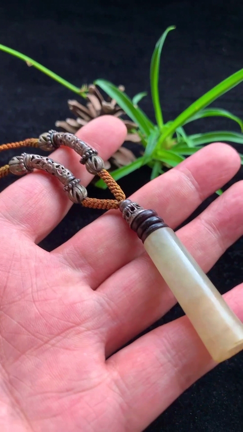 古玩玉器清代天然翡翠“素紋管”拍賣,當前價格4800元