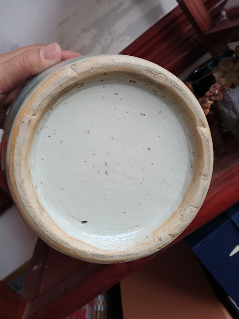 古玩陶瓷清道光豆青釉青花加白獅子滾繡球紋瓶拍賣,當前價格1380元