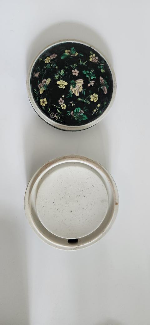 古玩陶瓷清光緒墨地素三彩花蝶紋硯臺拍賣，當前價格8800元