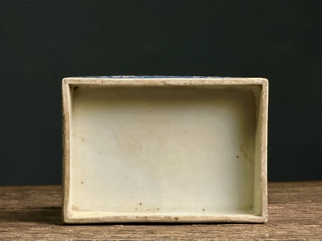 古玩陶瓷青花淡描蝠紋四方印盒拍賣(mài),當(dāng)前價(jià)格8600元