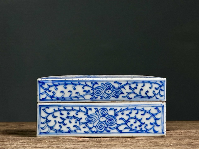 古玩陶瓷青花淡描蝠紋四方印盒拍賣(mài),當(dāng)前價(jià)格8600元
