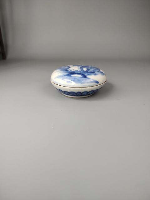 古玩陶瓷清中晚期青花人物印泥盒拍賣,當前價格1888元