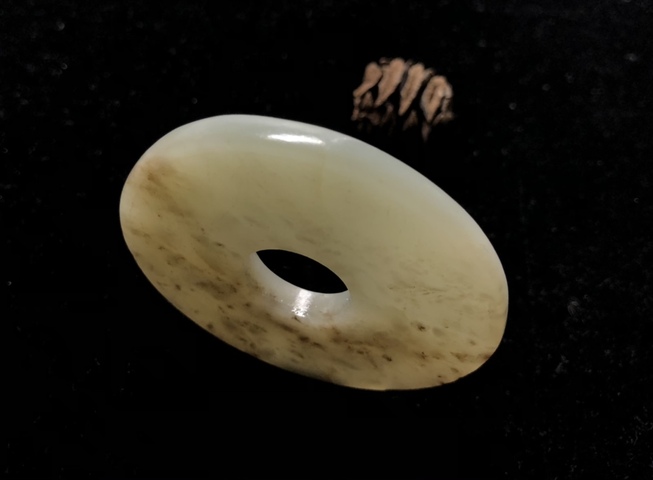 古玩玉器清代和田玉雕“花卉紋璧”拍賣,當前價格9600元
