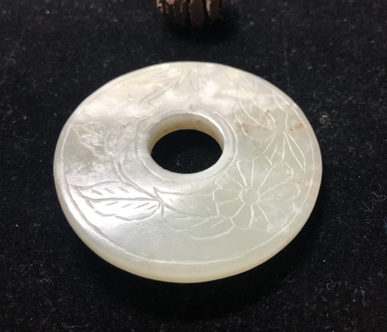 古玩玉器清代和田玉雕“花卉紋璧”拍賣,當前價格9600元