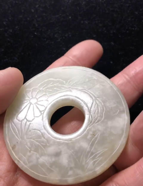 古玩玉器清代和田玉雕“花卉紋璧”拍賣,當前價格9600元