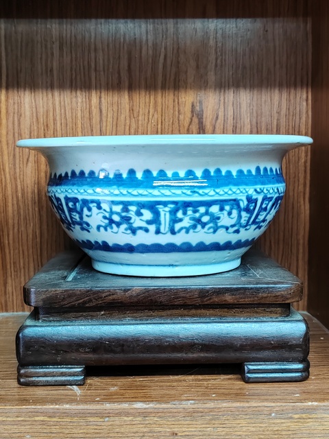 古玩陶瓷青花夔龍紋香爐拍賣(mài),當(dāng)前價(jià)格1500元