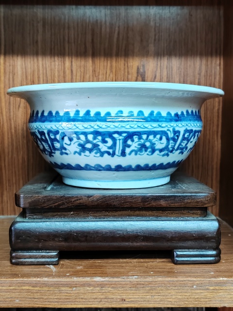 古玩陶瓷青花夔龍紋香爐拍賣(mài),當(dāng)前價(jià)格1500元