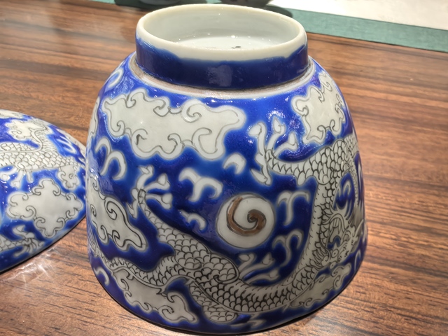 古玩陶瓷料地兒墨彩云龍紋蓋碗拍賣,當前價格15800元