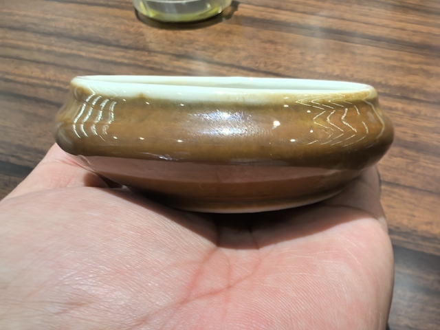 古玩陶瓷外紫金釉內(nèi)彩繪花卉紋鏜鑼洗拍賣，當前價格2900元
