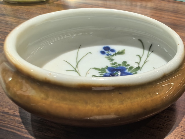 古玩陶瓷外紫金釉內(nèi)彩繪花卉紋鏜鑼洗拍賣，當前價格2900元