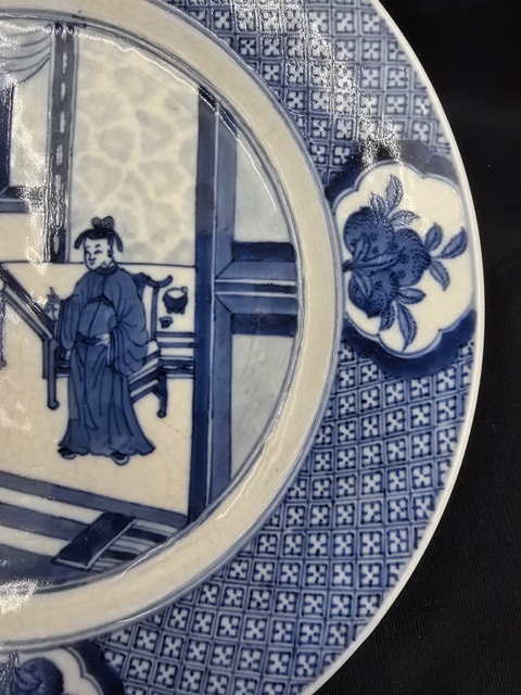古玩陶瓷清中早·煨瓷青花人物故事紋折沿盤真品鑒賞圖