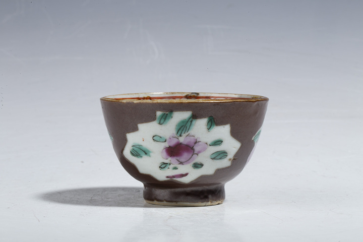 古玩陶瓷清雍正·粉彩紫金釉開窗壽桃花卉紋杯拍賣,當(dāng)前價格899元