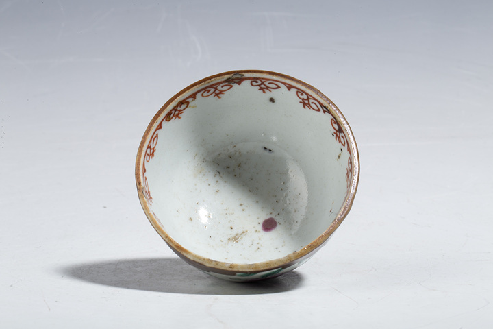 古玩陶瓷清雍正·粉彩紫金釉開窗壽桃花卉紋杯拍賣,當(dāng)前價格899元