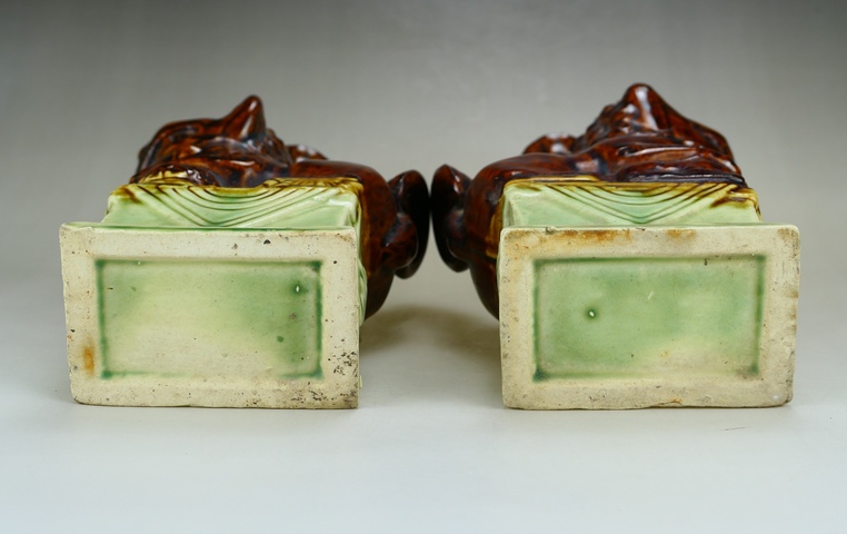 古玩陶瓷明清褐釉獅子燭臺拍賣,當前價格1500元