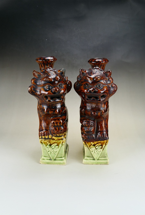 古玩陶瓷明清褐釉獅子燭臺拍賣,當前價格1500元