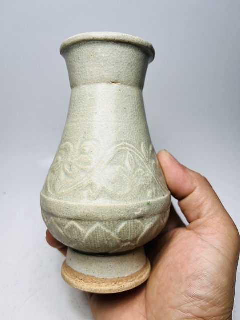 古玩陶瓷(宋代精品)纏枝影青釉刻花紋瓶拍賣,當前價格3888元