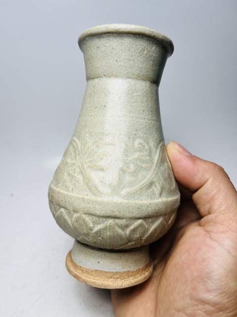 古玩陶瓷(宋代精品)纏枝影青釉刻花紋瓶拍賣,當前價格3888元