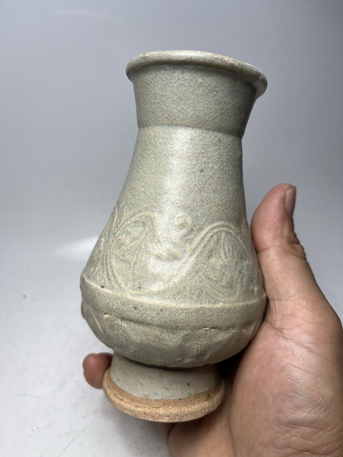 古玩陶瓷(宋代精品)纏枝影青釉刻花紋瓶拍賣,當前價格3888元