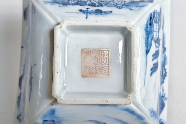 古玩陶瓷【已保真】清中期·青花通景山水人物紋方斗茶碗拍賣，當前價格8800元
