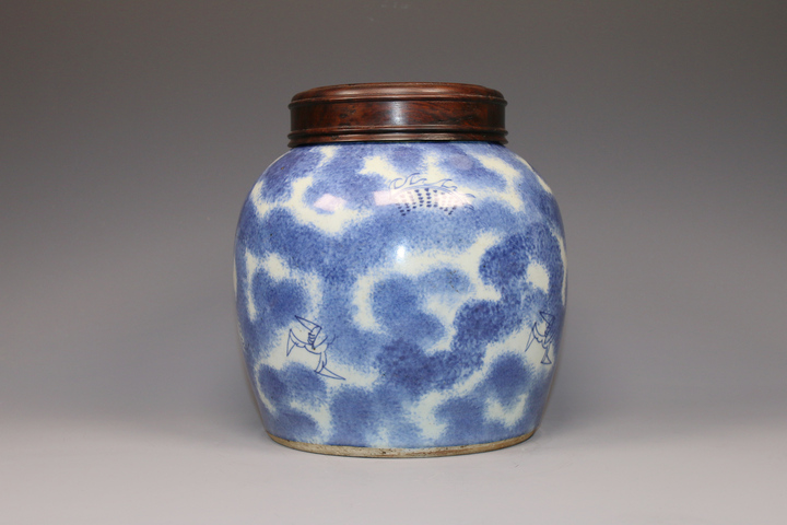 古玩陶瓷清中期·青花吹藍釉云龍七現紋罐真品鑒賞圖