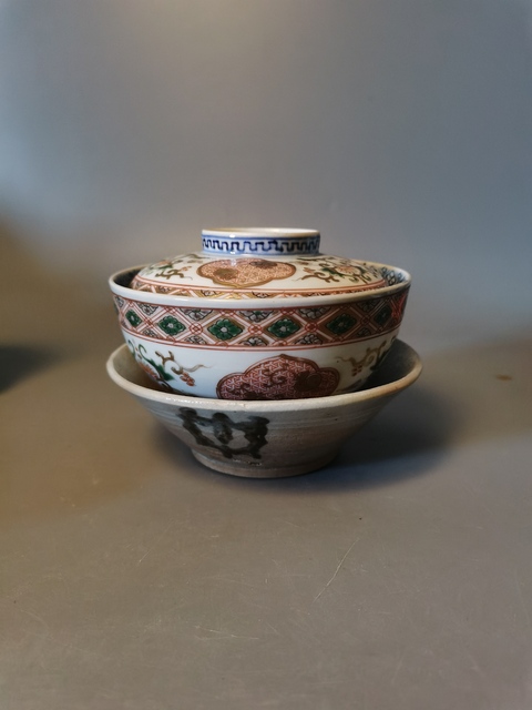 古玩陶瓷【有贈品】十九世末二十世末青花五彩描金花卉蓋碗拍賣,當(dāng)前價格580元